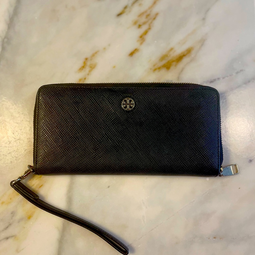 Tory Burch Robinson Zip Continental Wallet- Black